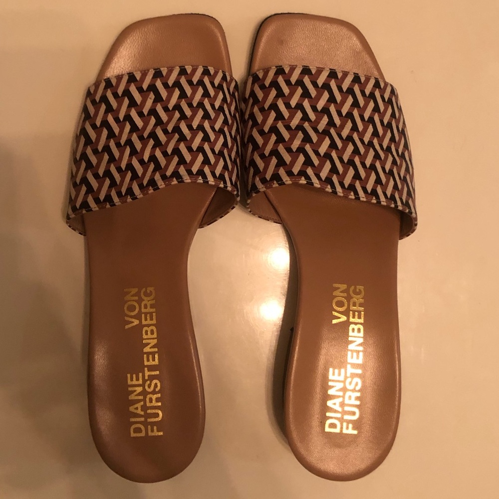 DVF Levi Leather Mules! Black, tan, white sandals